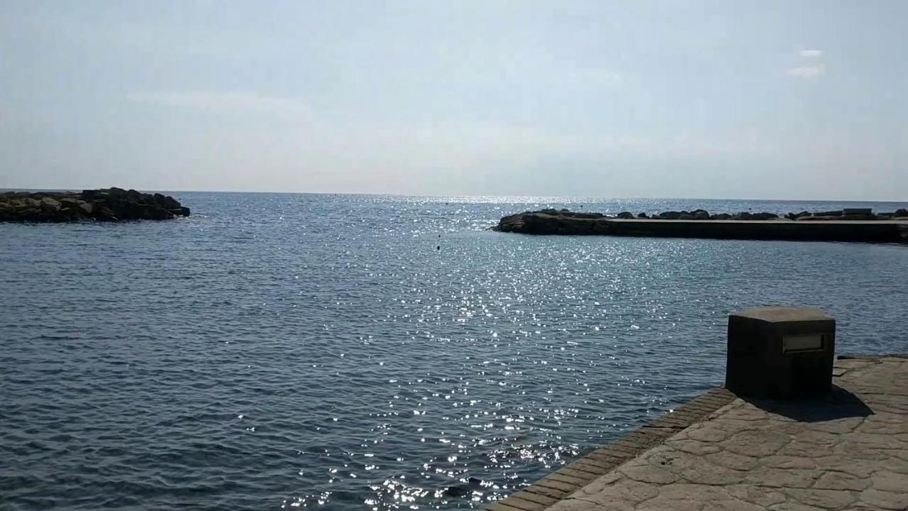 Fantastic 1 Bed Apartment By The Sea Opposite 4 Seasons Limisso Esterno foto